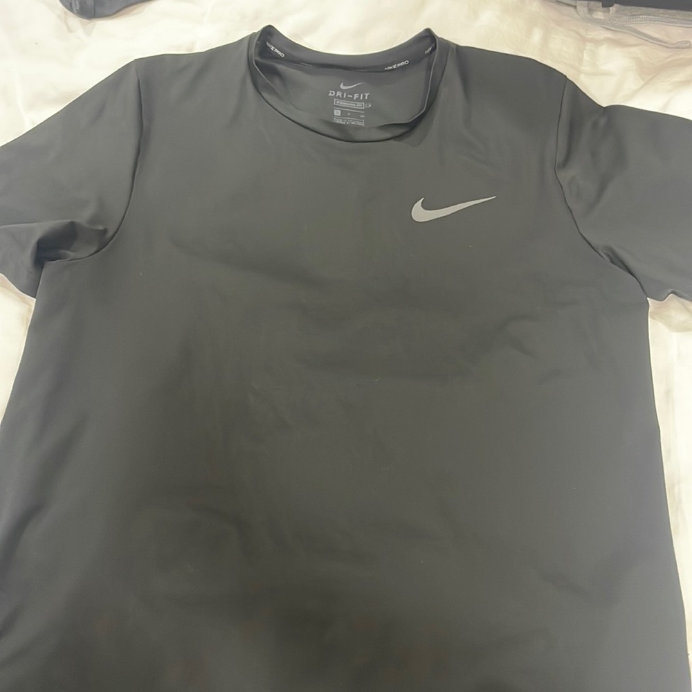 Men’s Nike dri-fit shirt